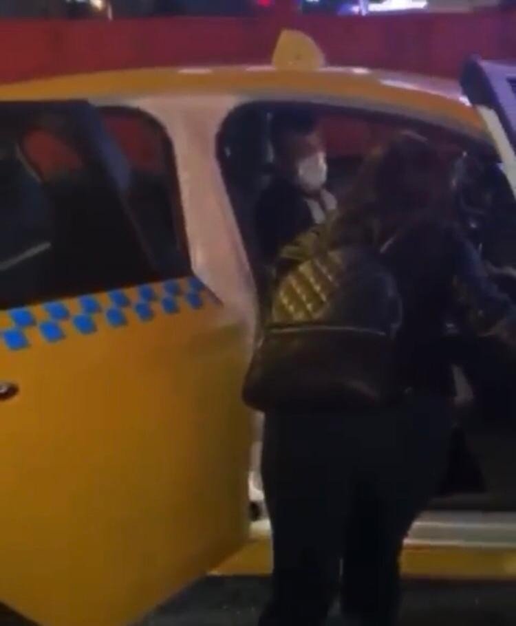 İstanbul'da çocuklu yolcuyu almayan 'karşının taksisi' kameraya yakalandı