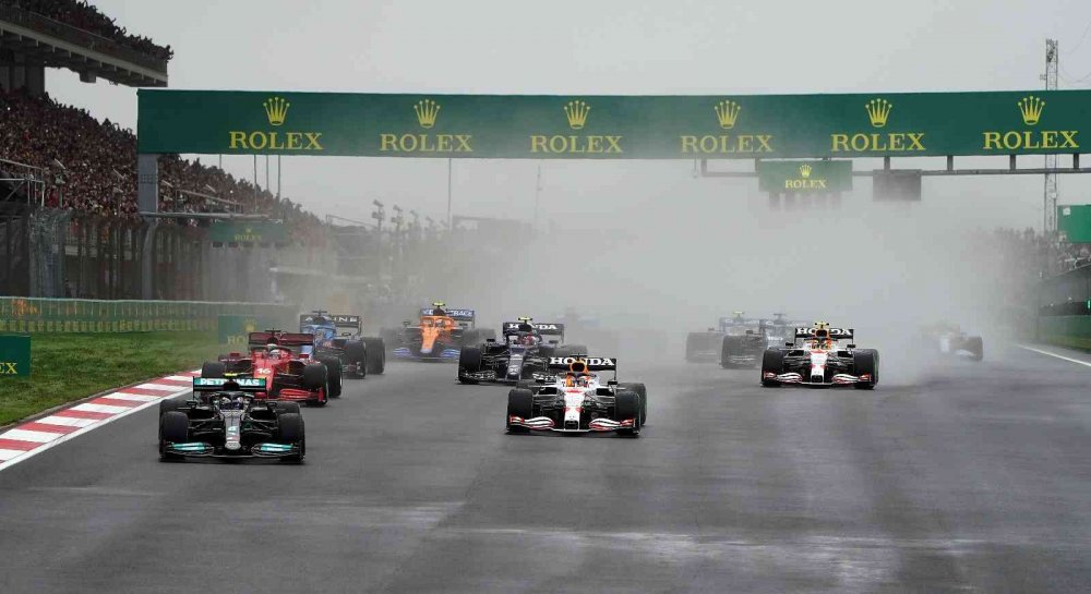 2021 Formula 1 Türkiye Grand Prix’inde start verildi