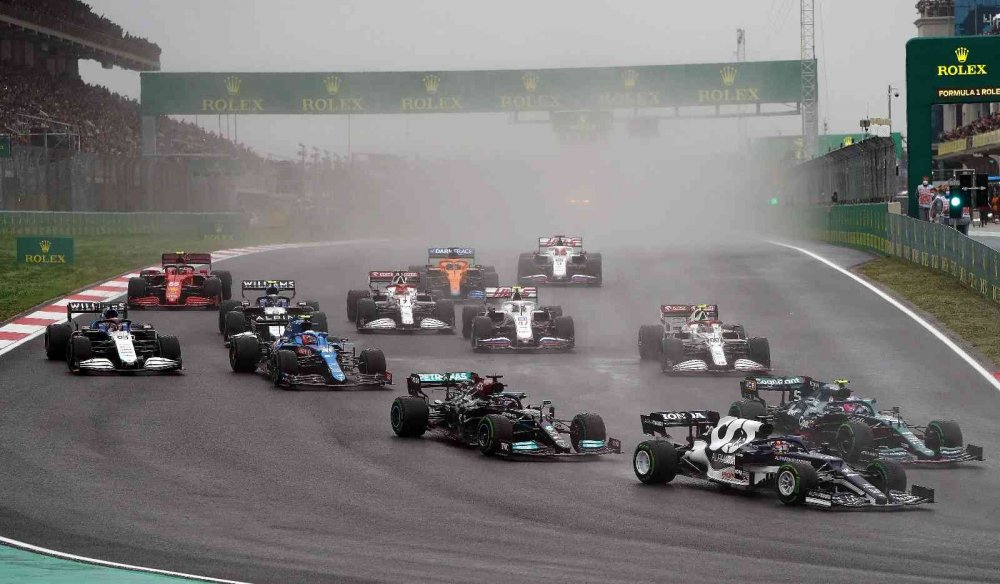 2021 Formula 1 Türkiye Grand Prix’inde start verildi