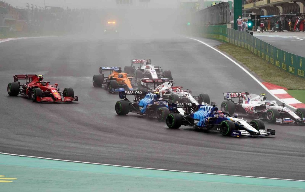 2021 Formula 1 Türkiye Grand Prix’inde start verildi