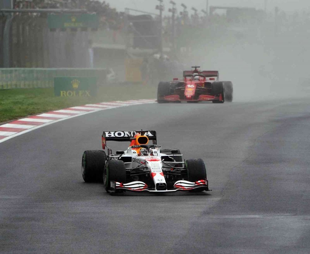 2021 Formula 1 Türkiye Grand Prix’inde start verildi
