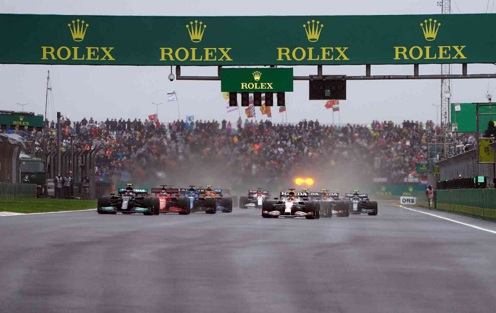 2021 Formula 1 Türkiye Grand Prix’inde start verildi