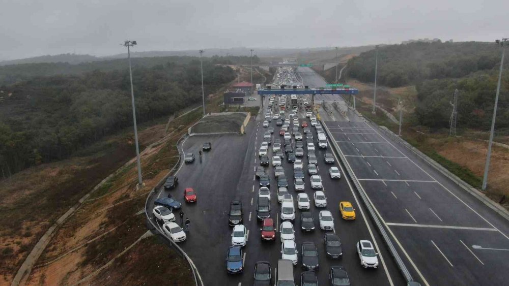 Formula yarış heyecanı trafiği felç etti