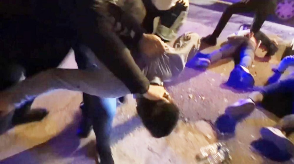 Aksaray'da polisten kaçan alkollü sürücü yerden kalkmadı