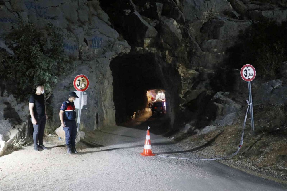 Fotoğraf çekilme merakı bir cana daha maloldu! Uçurumdan düşen gençlerden 1 öldü 1'i yaralı