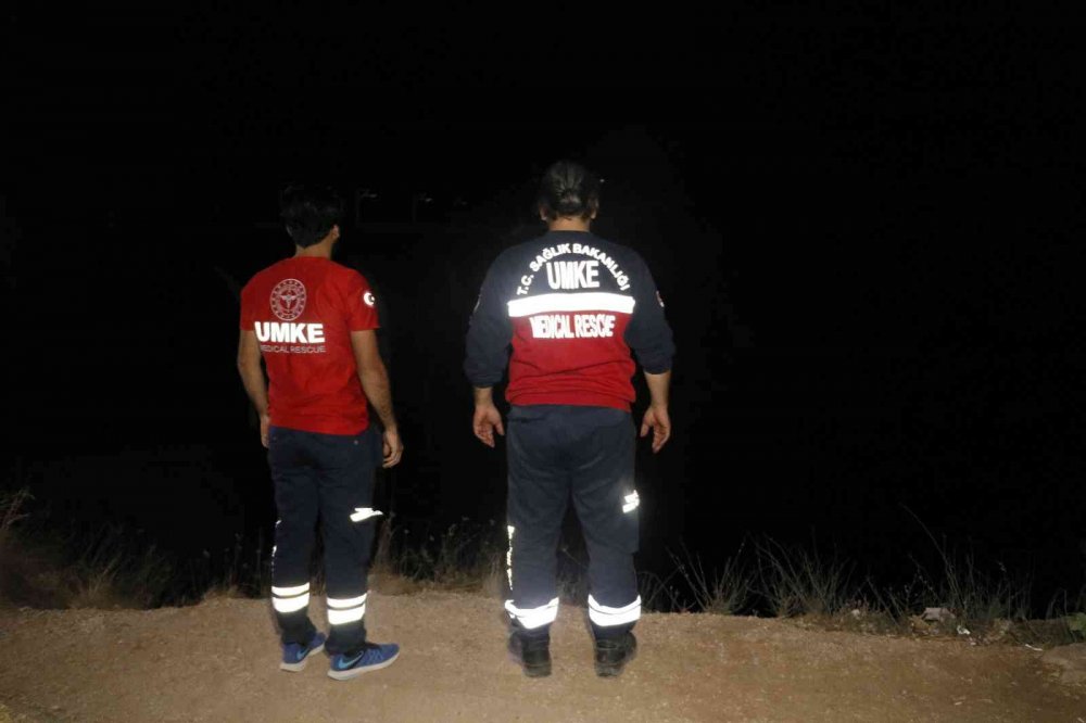 Fotoğraf çekilme merakı bir cana daha maloldu! Uçurumdan düşen gençlerden 1 öldü 1'i yaralı