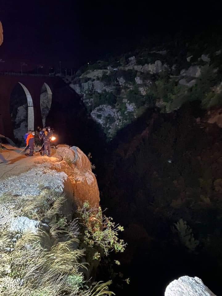 Fotoğraf çekilme merakı bir cana daha maloldu! Uçurumdan düşen gençlerden 1 öldü 1'i yaralı