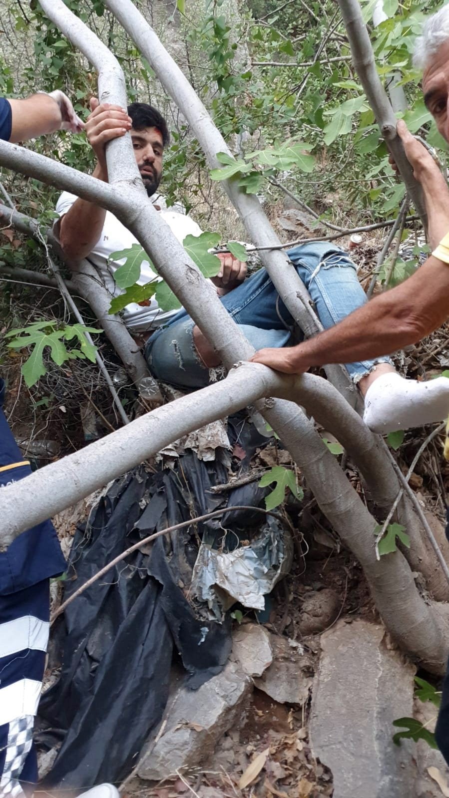 Fotoğraf çekilme merakı bir cana daha maloldu! Uçurumdan düşen gençlerden 1 öldü 1'i yaralı