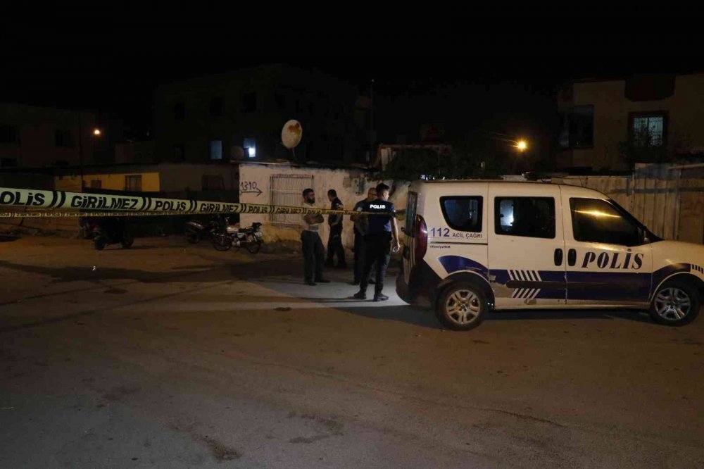 Adana'da silahlı dehşet! Yüzünden vurulan kişi ağır yaralandı