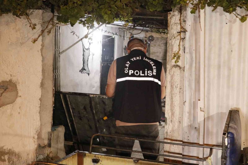 Adana'da silahlı dehşet! Yüzünden vurulan kişi ağır yaralandı