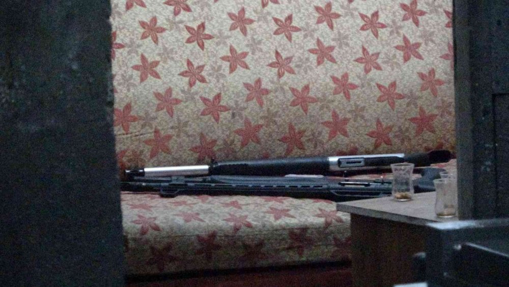 Adana'da silahlı dehşet! Yüzünden vurulan kişi ağır yaralandı