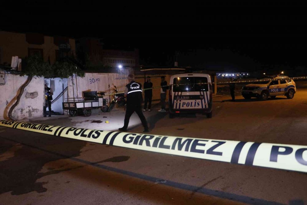 Adana'da silahlı dehşet! Yüzünden vurulan kişi ağır yaralandı