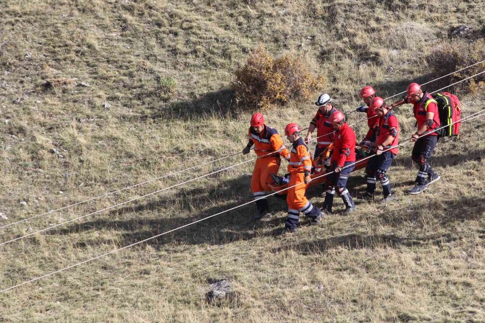 Konya’da düşürülen 14 kişilik özel jet uçağa helikopter destekli arama-kurtarma tatbikatı
