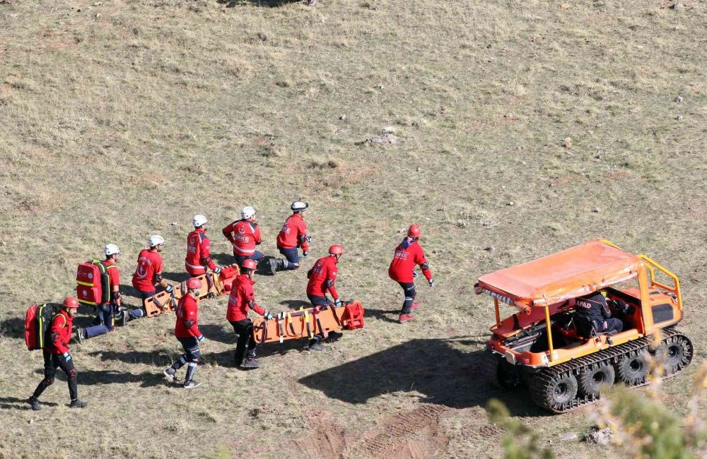 Konya’da düşürülen 14 kişilik özel jet uçağa helikopter destekli arama-kurtarma tatbikatı