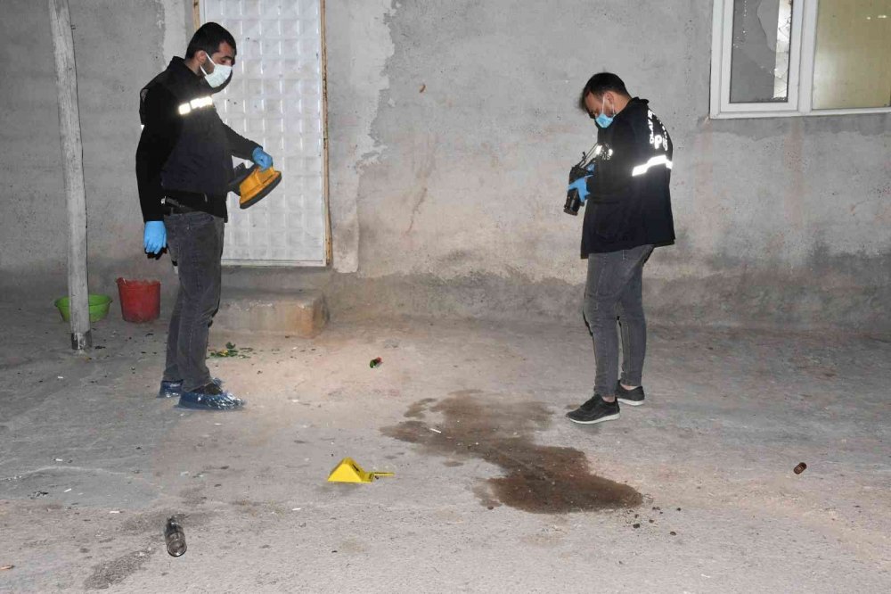 Dedelerinden kalan evi paylaşamadılar! Silahlı ve alkol şişeli miras kavgası kanlı bitti