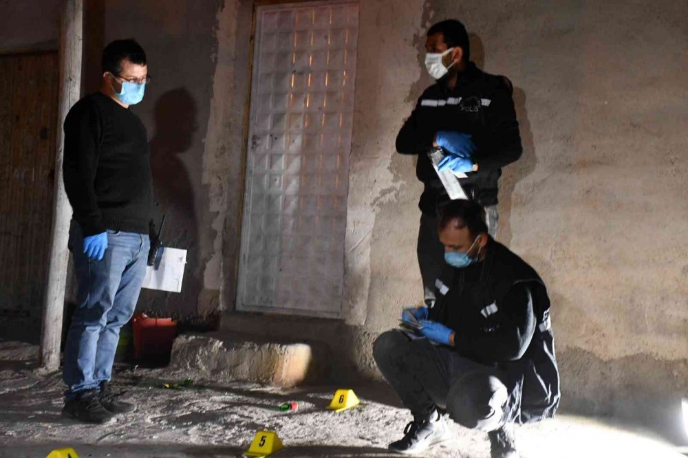 Dedelerinden kalan evi paylaşamadılar! Silahlı ve alkol şişeli miras kavgası kanlı bitti