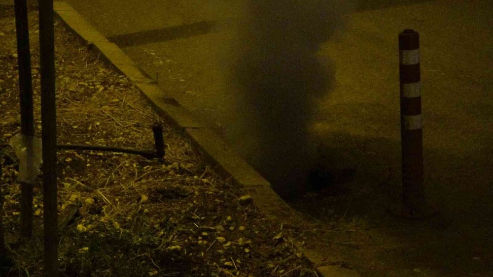 Kanalizasyondan çıkan duman ve kötü koku paniğe neden oldu