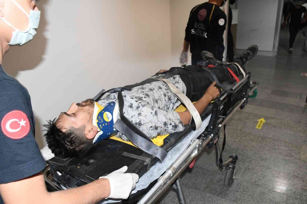 Konya - Aksaray yolunda tarım işçilerini taşıyan minibüs pancar yüklü kamyonla çarpıştı! 4 yaralı