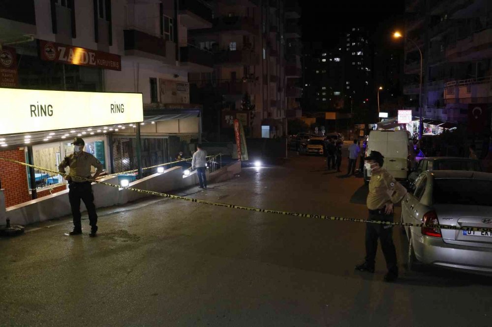 Adana'da bir emekli polis kahvehanede dehşet saçtı! 2 ölü