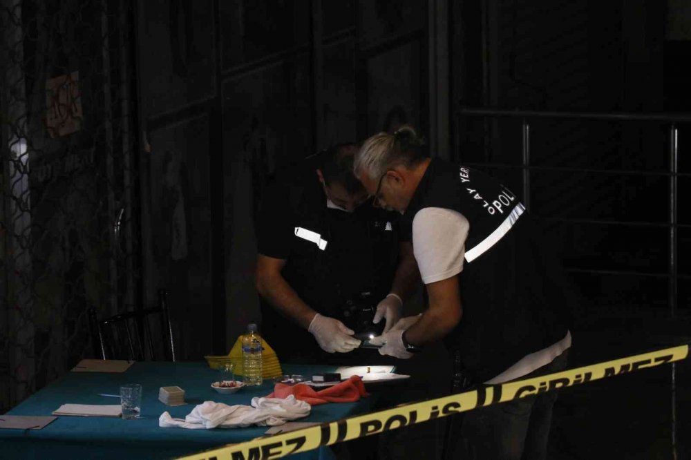 Adana'da bir emekli polis kahvehanede dehşet saçtı! 2 ölü