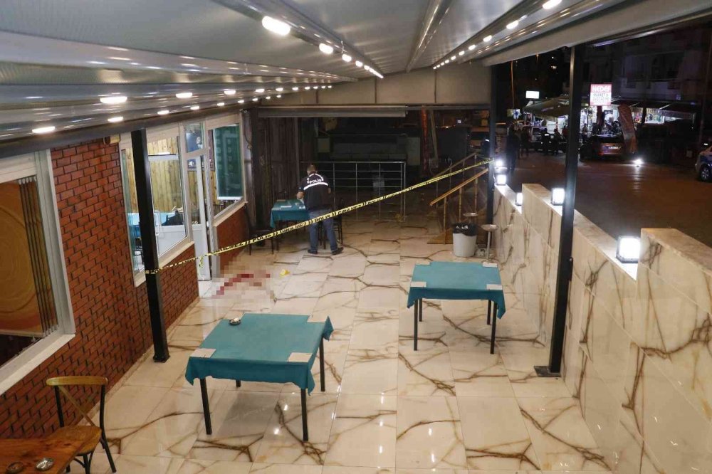 Adana'da bir emekli polis kahvehanede dehşet saçtı! 2 ölü