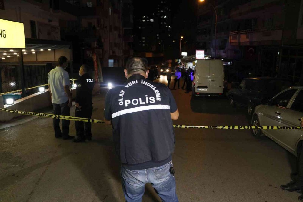 Adana'da bir emekli polis kahvehanede dehşet saçtı! 2 ölü