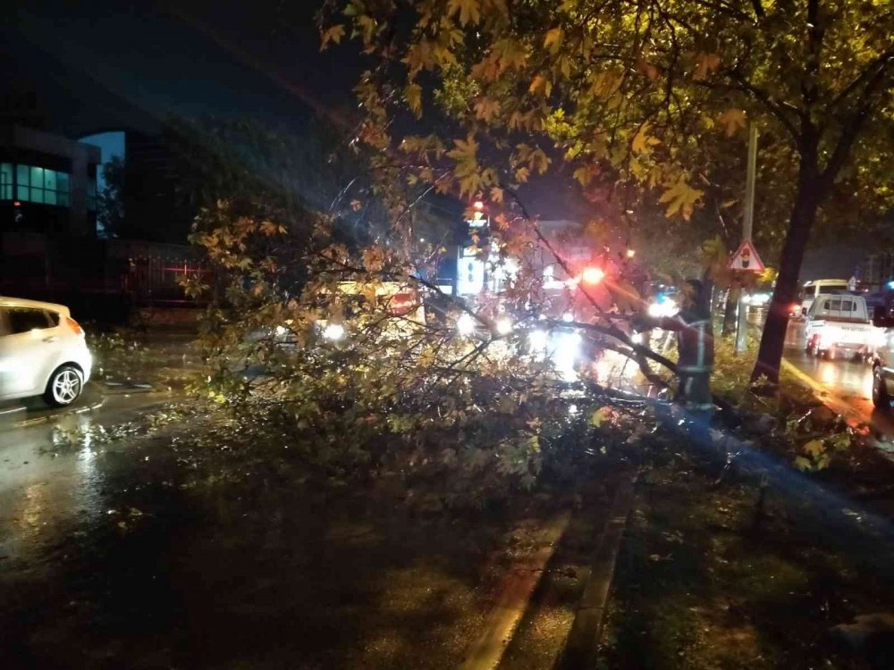 Bursa’da ekipler teyakkuzda! Sağanak ve dolu yağışı hayatı felç etti