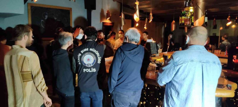 Eğlence mekanlarına eş zamanlı gece baskını! Sigaraya ceza