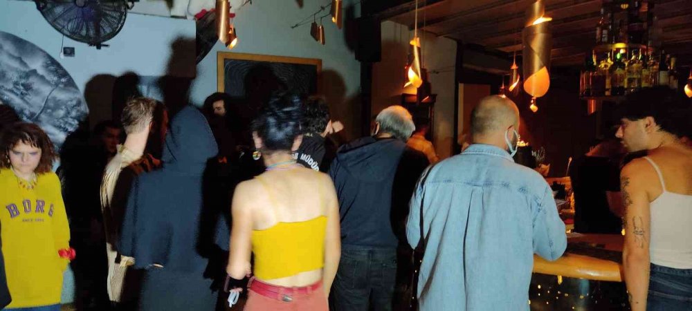 Eğlence mekanlarına eş zamanlı gece baskını! Sigaraya ceza