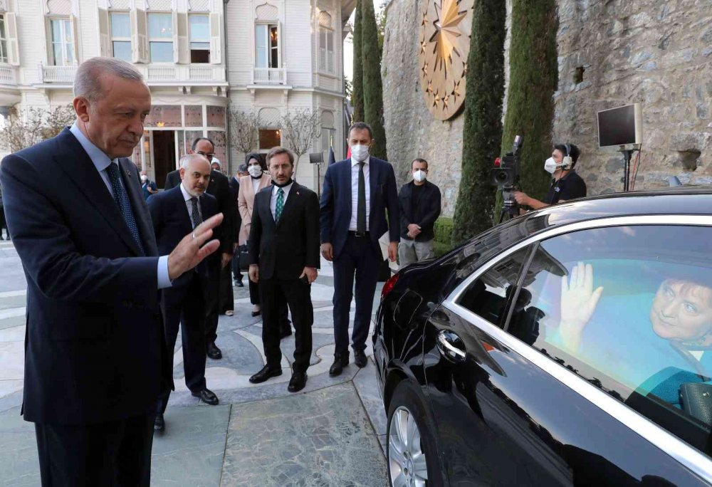 Erdoğan ile Merkel arasında güldüren diyalog