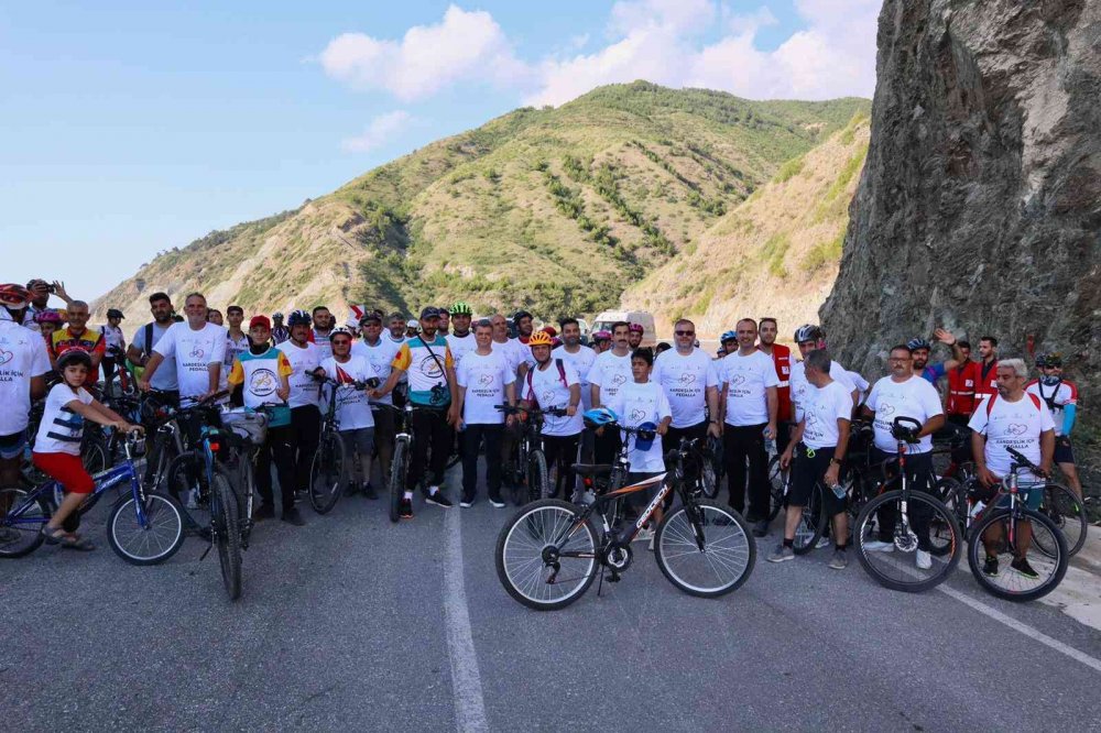 Hatay'da Suriyeli ve Türk vatandaşlar kardeşlik için pedal çevirdi