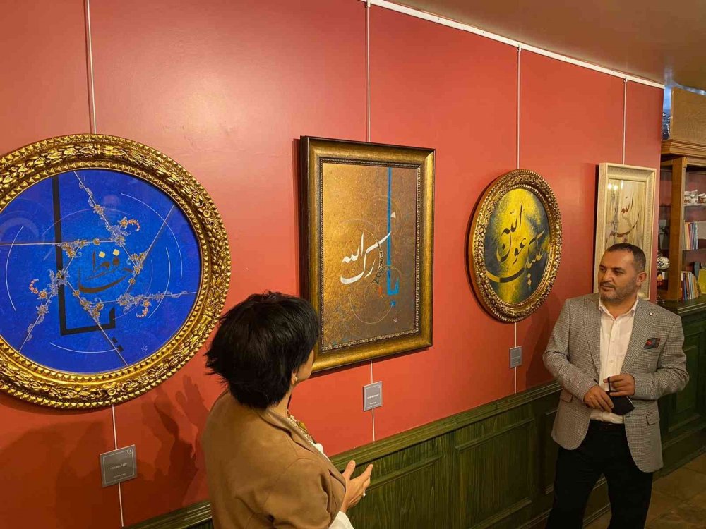 KahVEsanat Berceste eserleri Üsküdar’da sanat severlerle buluşturdu