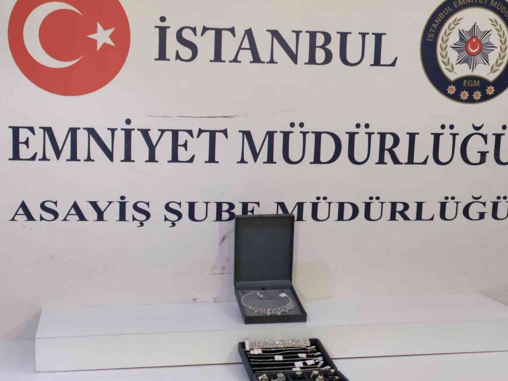 Kuyumcudan 20 milyonluk mücevheri gasp eden 2 Sırbistanlı uçağa binerken yakalandı