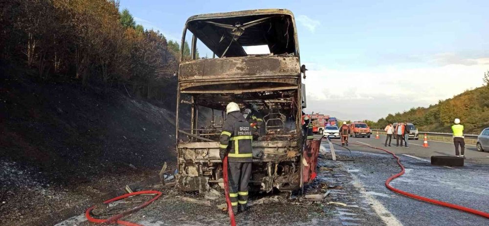 Şehirler arası yolcu otobüsü alev alev yandı!