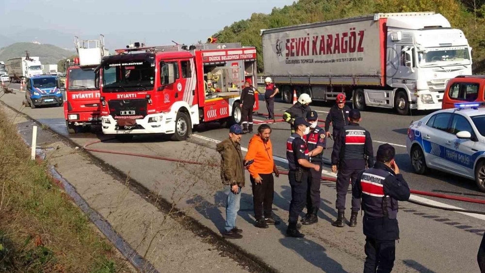 Şehirler arası yolcu otobüsü alev alev yandı!
