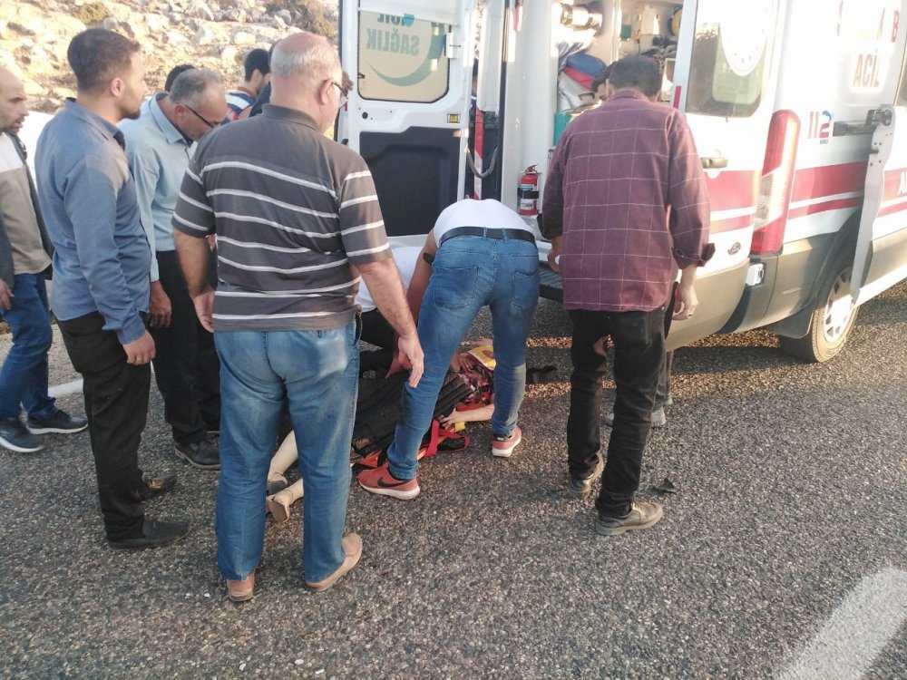 Yavuzeli'de minibüs otomobille çarpıştı! 2’si ağır 12 yaralı