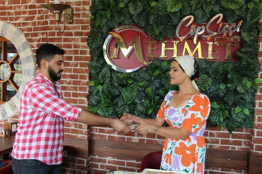 'En çok çöp şiş yeme' yarışmasında yeni rekor!