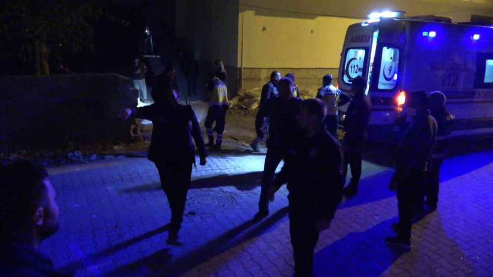 İnşaata intihar için çıkan genç kızı İlçe Emniyet Müdürü Taşkın ikna etti