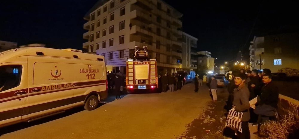 İnşaata intihar için çıkan genç kızı İlçe Emniyet Müdürü Taşkın ikna etti