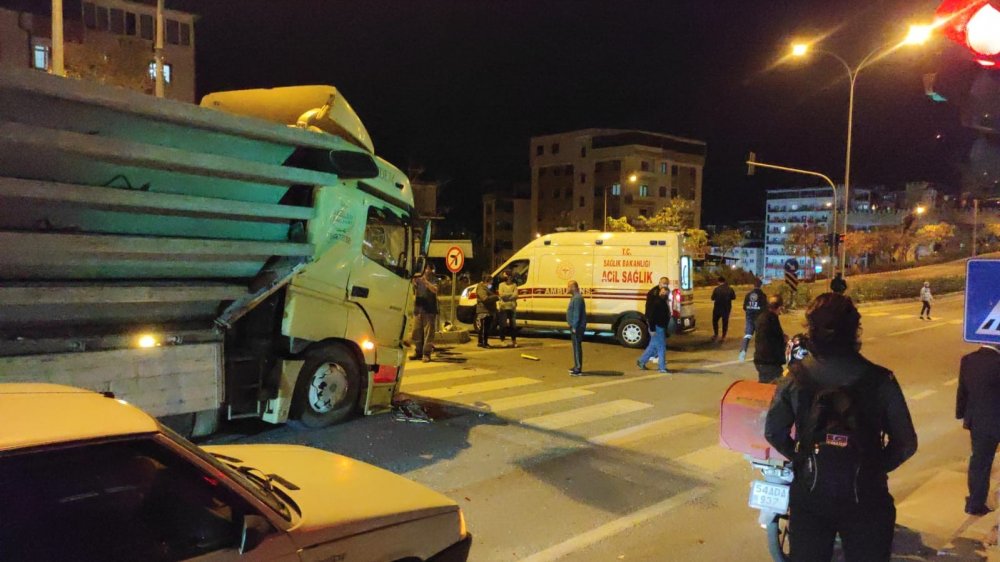 Kırmızı ışıkta duramayan tır dehşet saçtı!