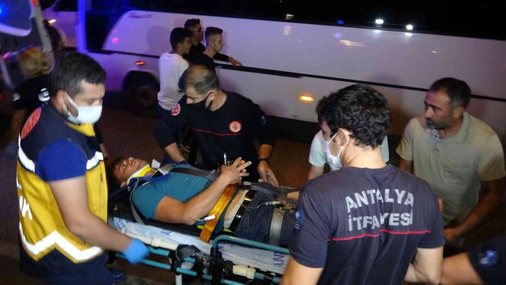 Takla atarak karşı şeride geçen otomobil iki araca çarptı! Kazada can pazarı yaşandı