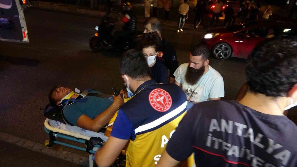 Takla atarak karşı şeride geçen otomobil iki araca çarptı! Kazada can pazarı yaşandı