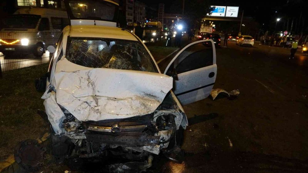 Takla atarak karşı şeride geçen otomobil iki araca çarptı! Kazada can pazarı yaşandı