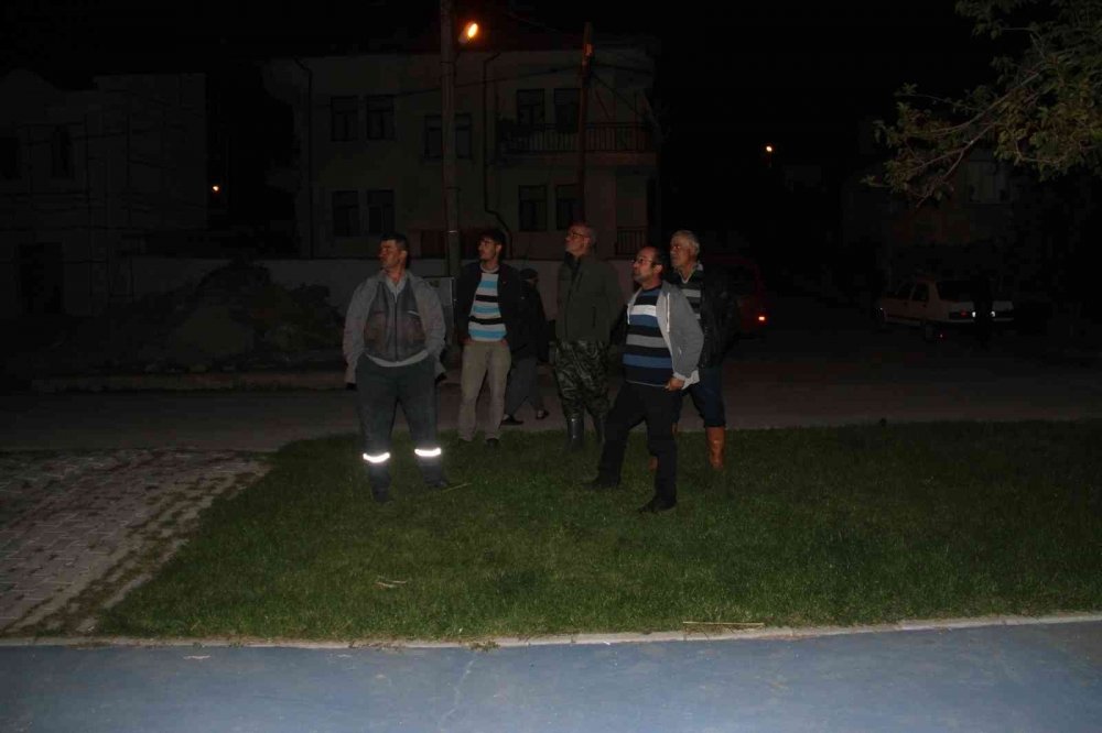 Konya'da yüzlerce su kuşunun yaşam alanı Beyşehir Gölü Milli Parkı’nda yangın!