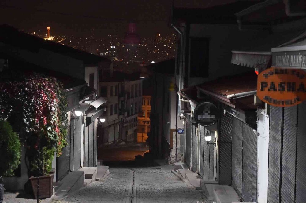 Başkent turizminin kalbi Ankara Kalesi ışıl ışıl