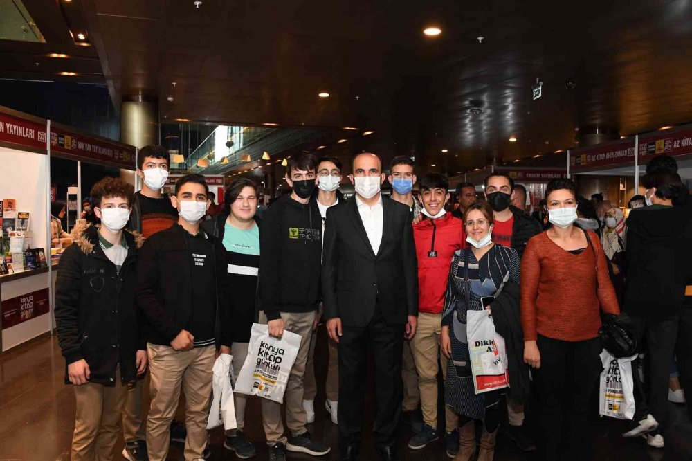 Konya Kitap Günleri'ne yıldız yağmuru! Ziyaretçiler akın akın geliyor