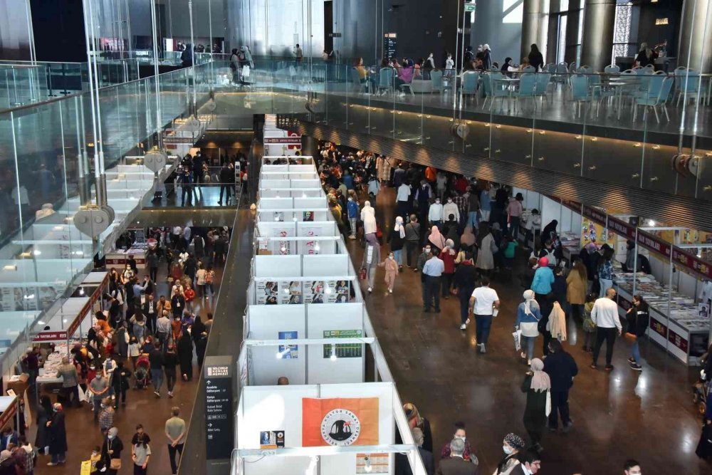 Konya Kitap Günleri'ne yıldız yağmuru! Ziyaretçiler akın akın geliyor