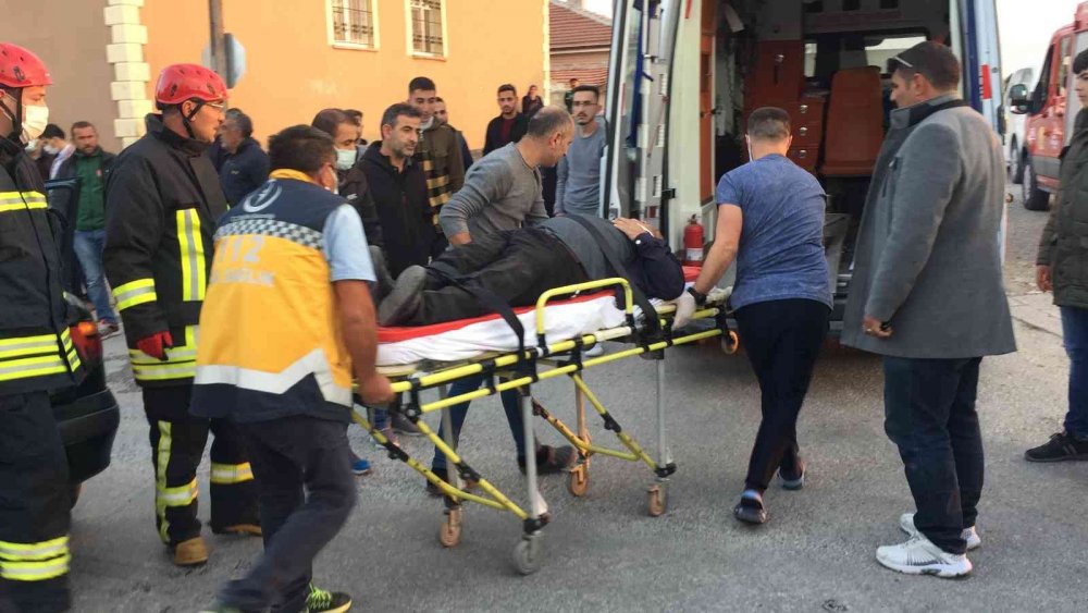 Konya'da forklift otomobille çarpıştı! Araçta sıkışan Arif ve Meryem Yağcı yaralandı
