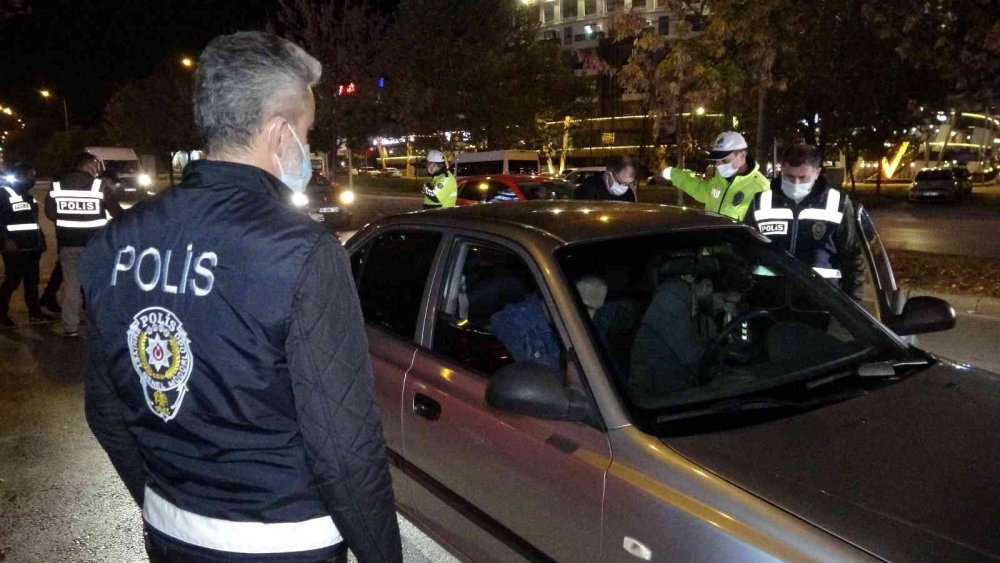 Asayiş ekipleri Bursa'da kuş uçurtmadı! 300 polisle eş zamanlı uygulama