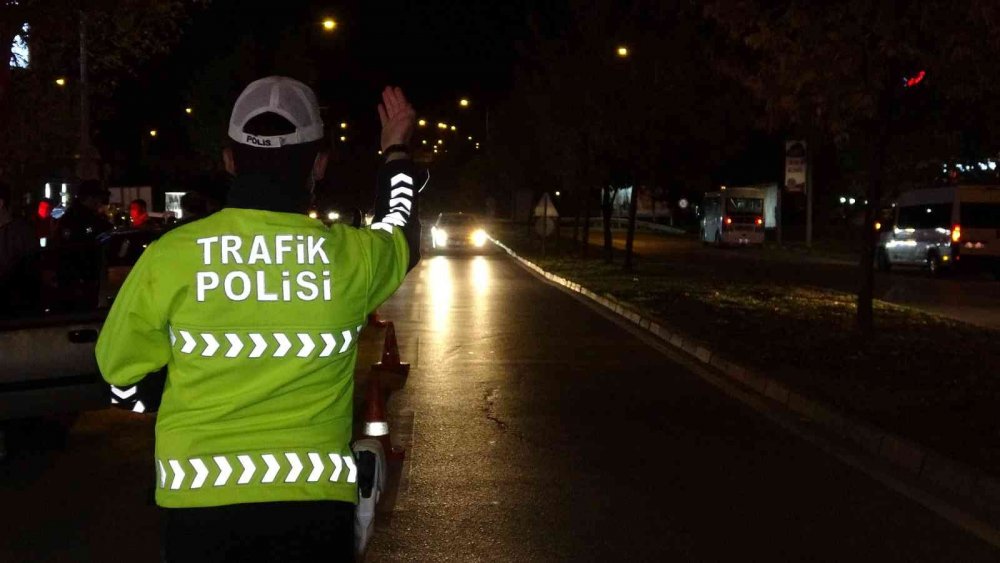 Asayiş ekipleri Bursa'da kuş uçurtmadı! 300 polisle eş zamanlı uygulama